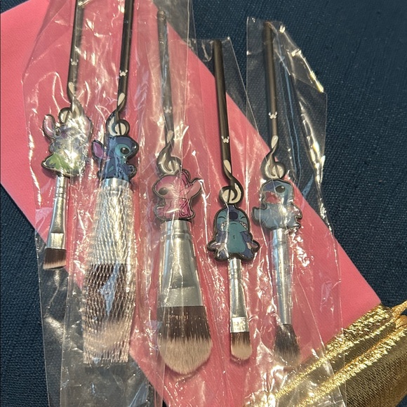 Accessories - Cute Cartoon -Themed 5-Piece Makeup Brush Set
